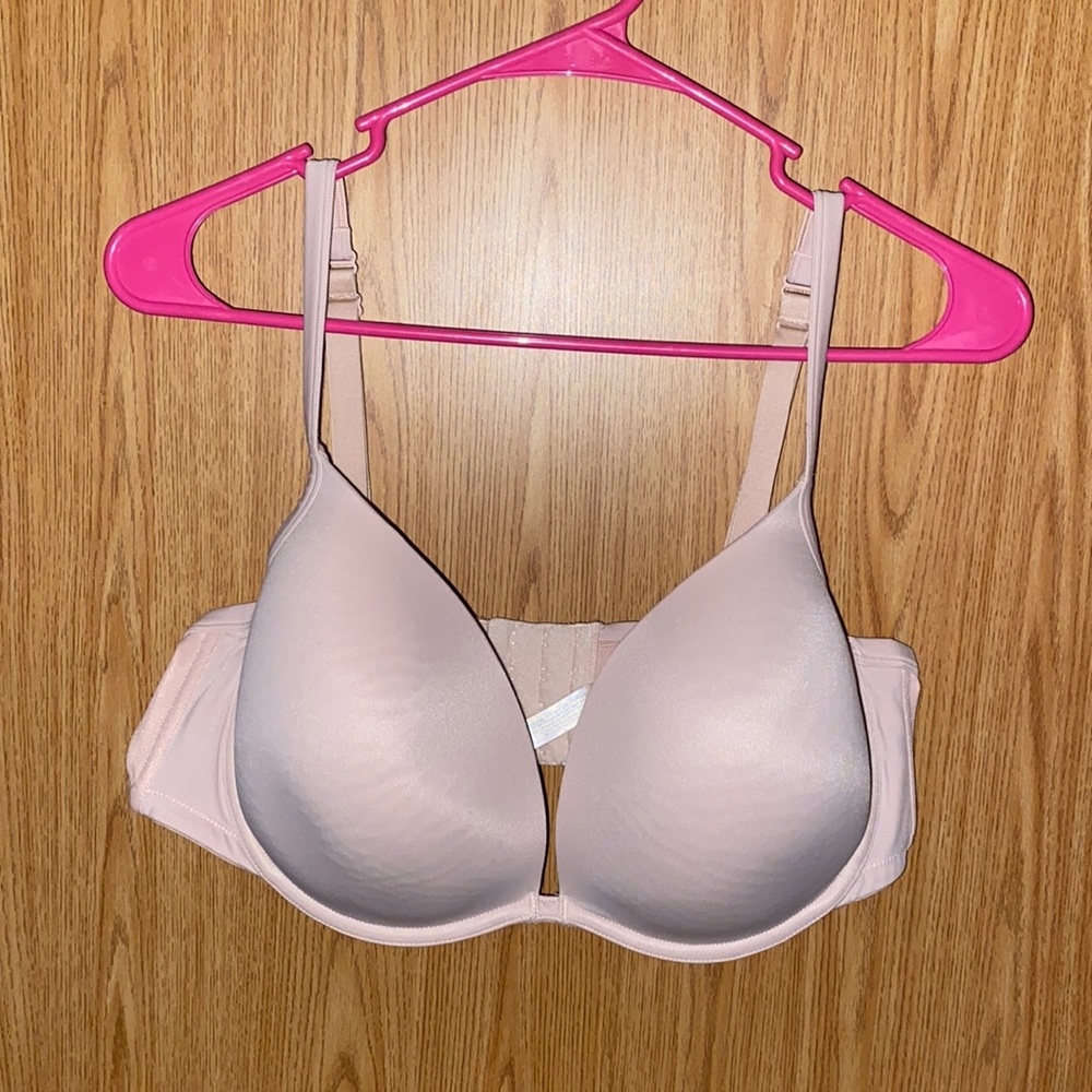 Woman’s cacique light pink/beige colored bra! 42 D